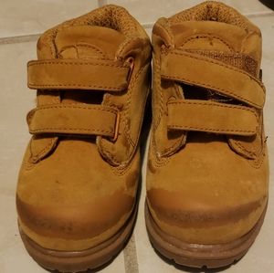 Kid boots